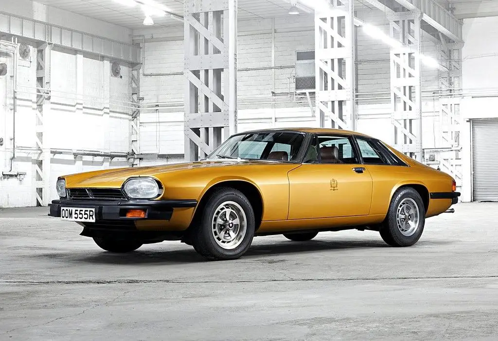 1976 Jaguar-XJ-S - Front Right