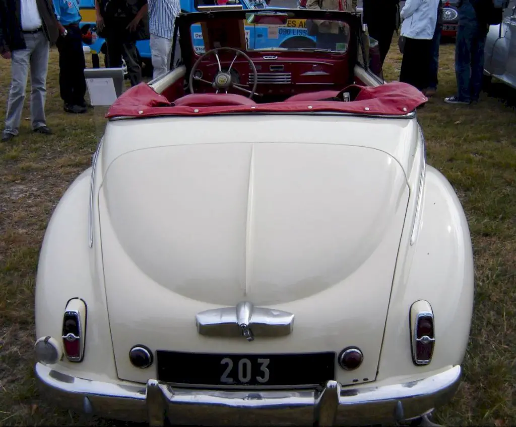 The-1953-Peugeot-203