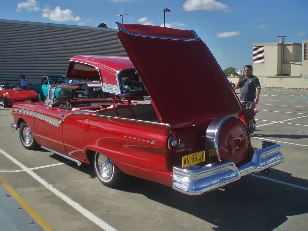 1957-Ford-Fairlane-500