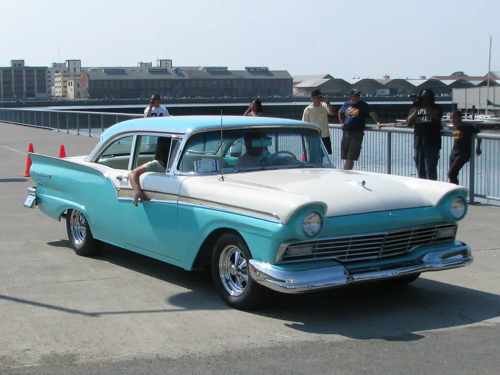 1957-Ford-Fairlane-500