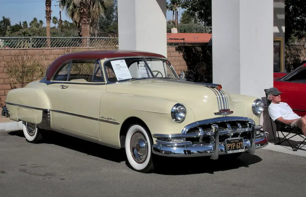  The car's front end featured a prominent "Silver Streak" chrome grille, which was flanked by large, round headlights. 