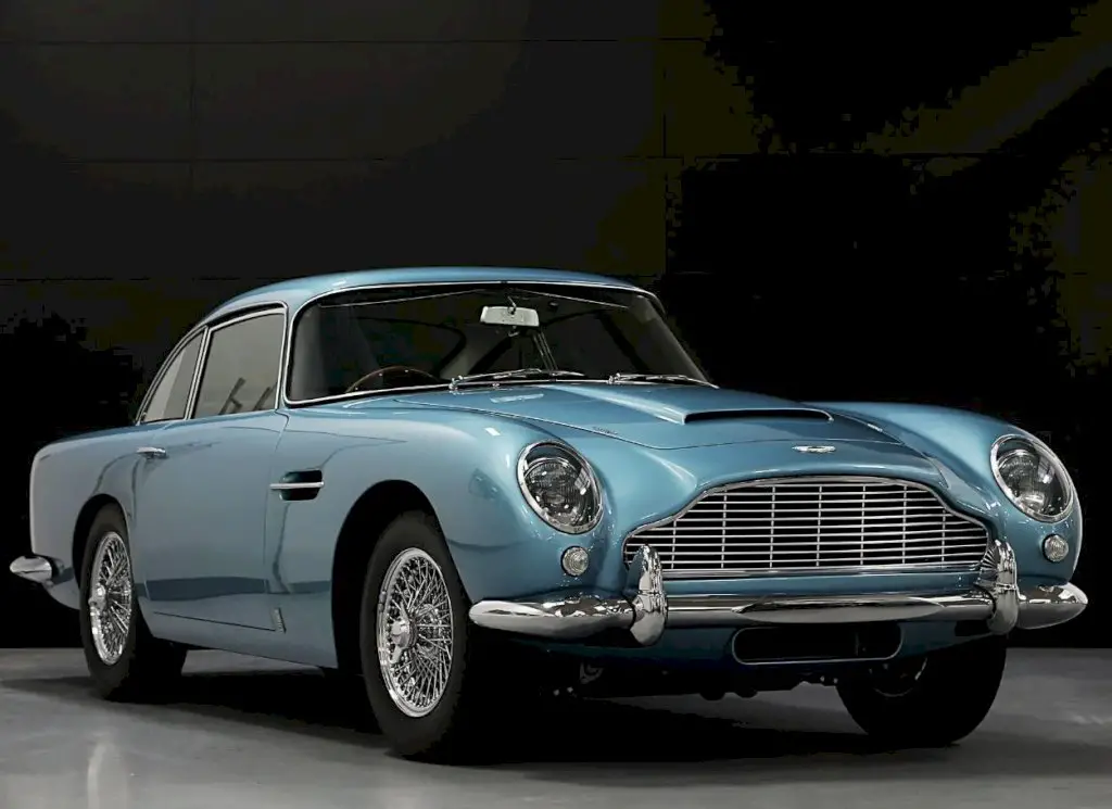 The DB5's front end featured a distinctive grille, with a wide, low-slung design that conveyed an aggressive yet refined appearance. 