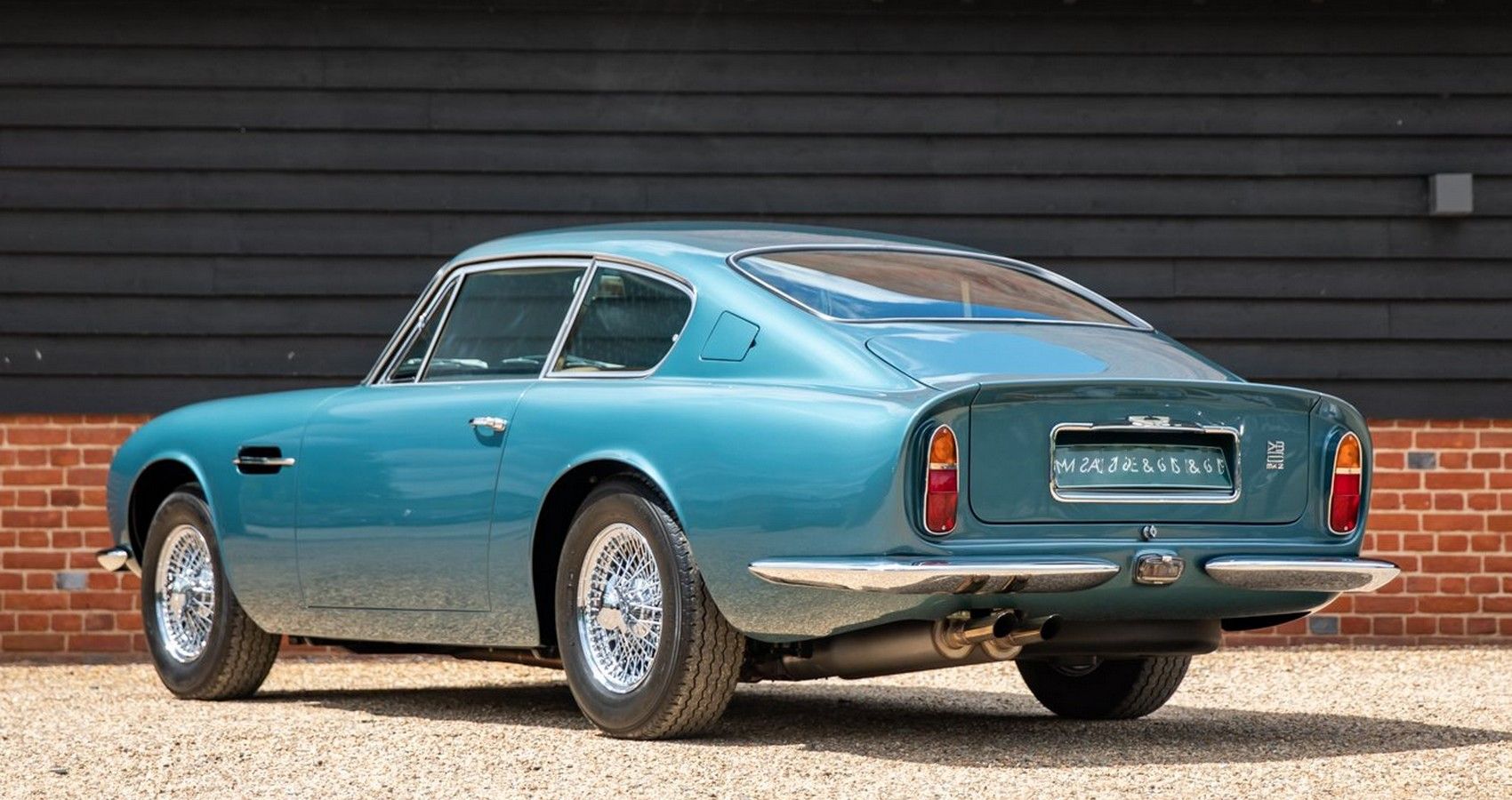 Aston Martin DB6 - Rear