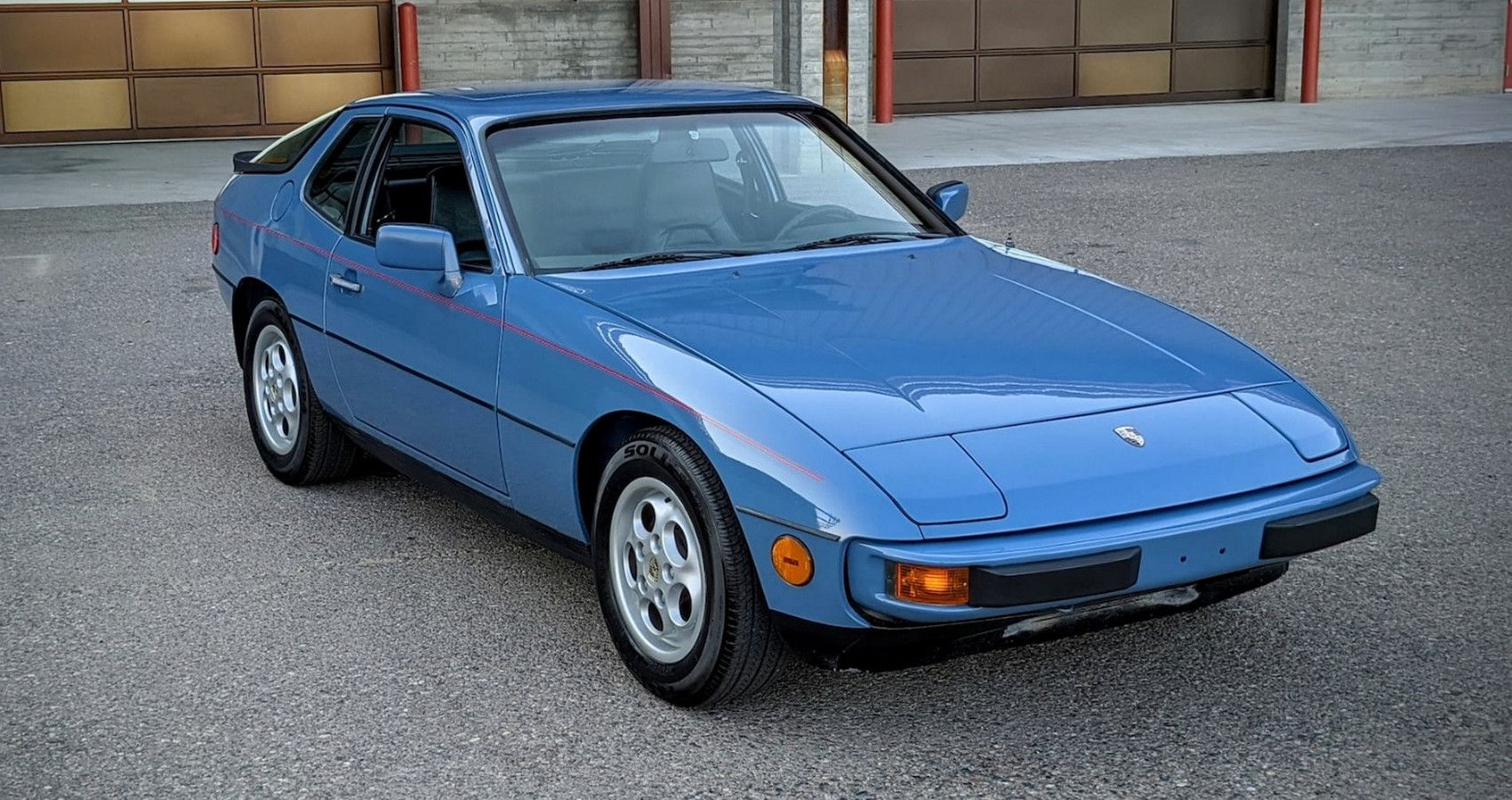 Porsche 924 - Front