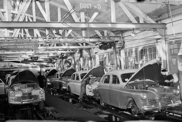 The-American-Auto-Industry-in-the-1950s