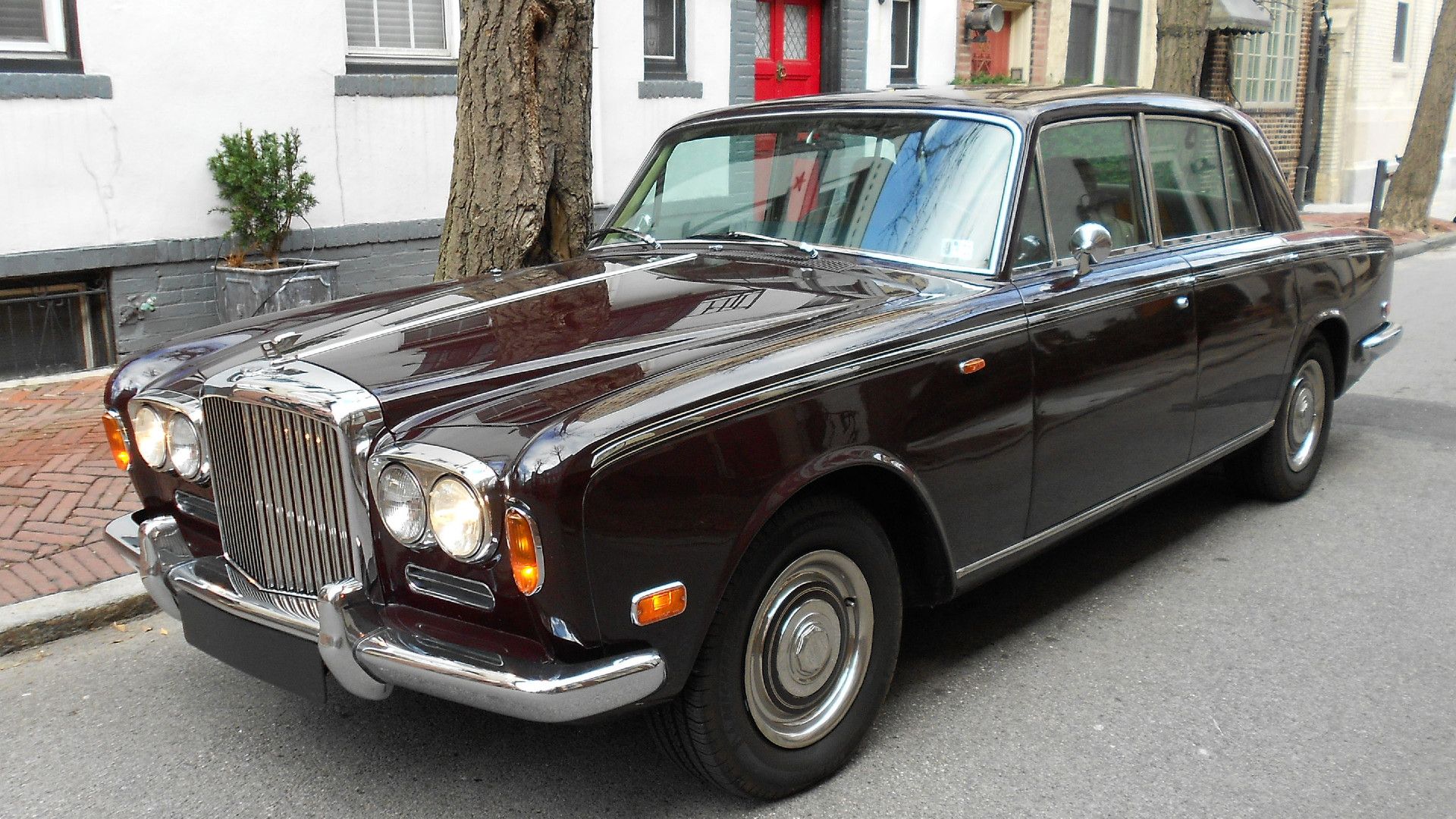 Bentley T1 on the street