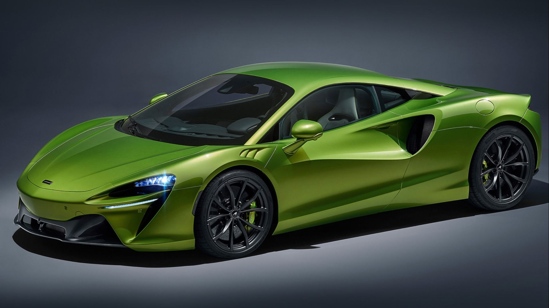 Green 2023 McLaren Artura