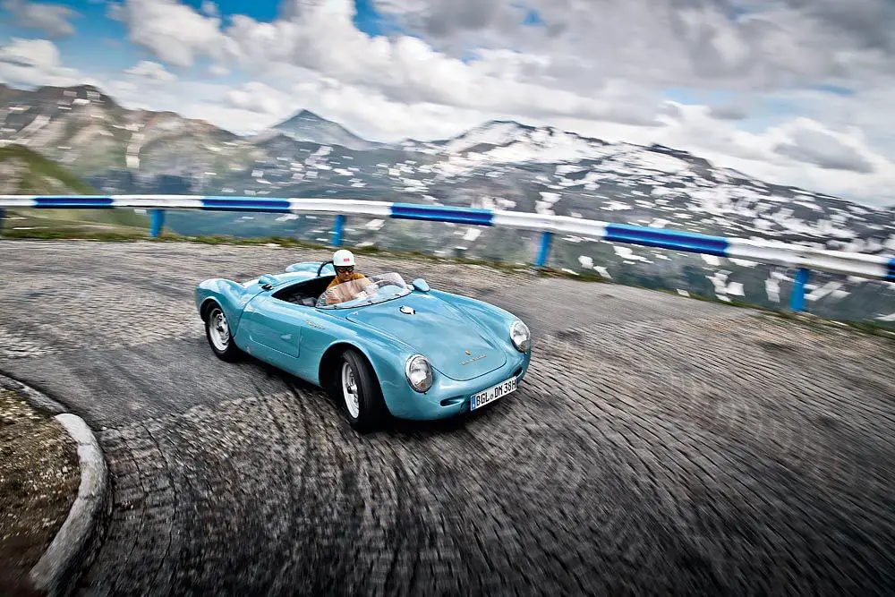 A Porsche 550 Spyder on its way. 